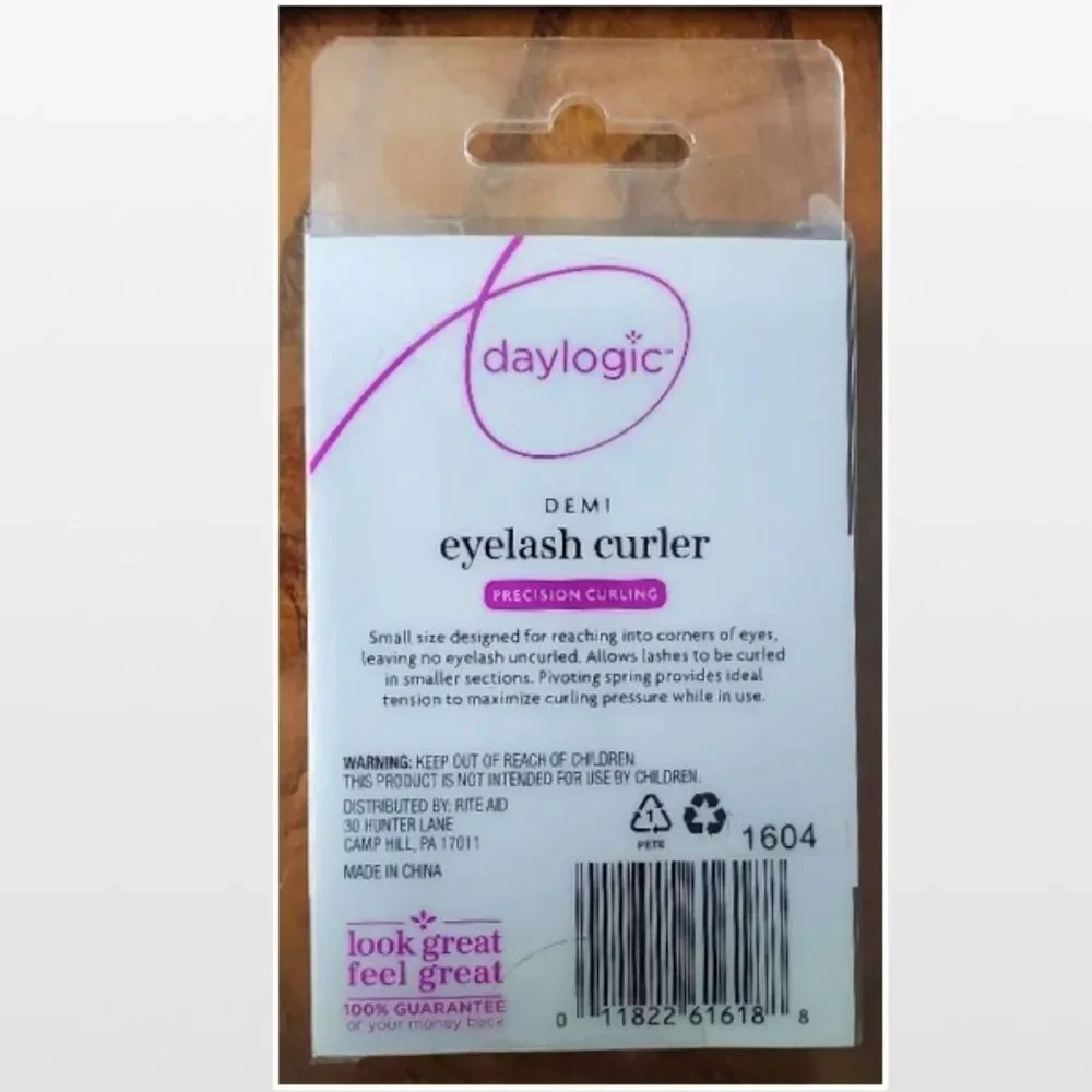 New Daylogic Eyelash Curler Black Professional Make Up Tool Black NWT